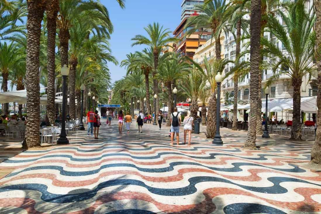 Beach, City Center And Entertainment 알리칸테 외부 사진